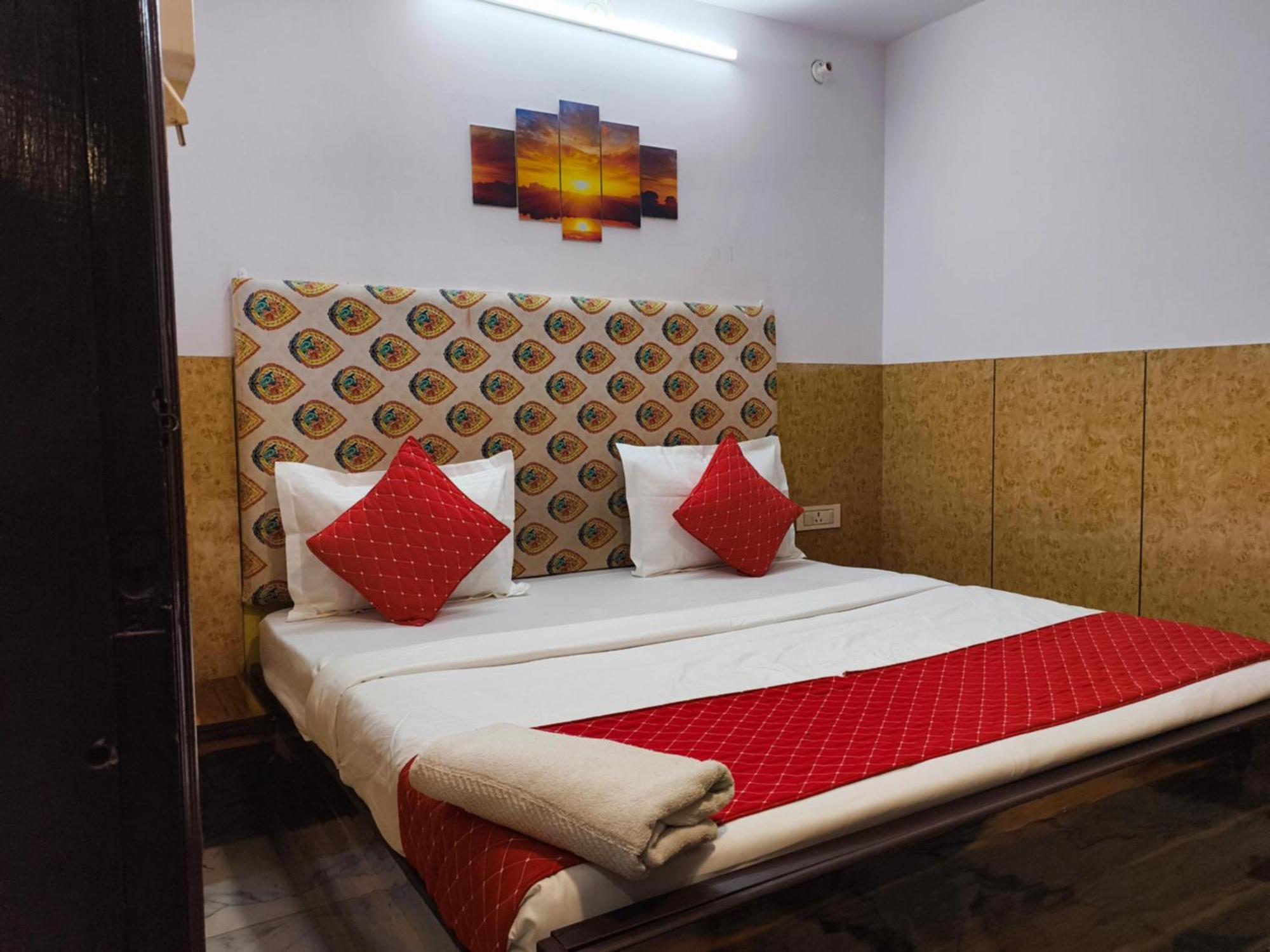 Hotel Metro Park Нью-Дели Экстерьер фото