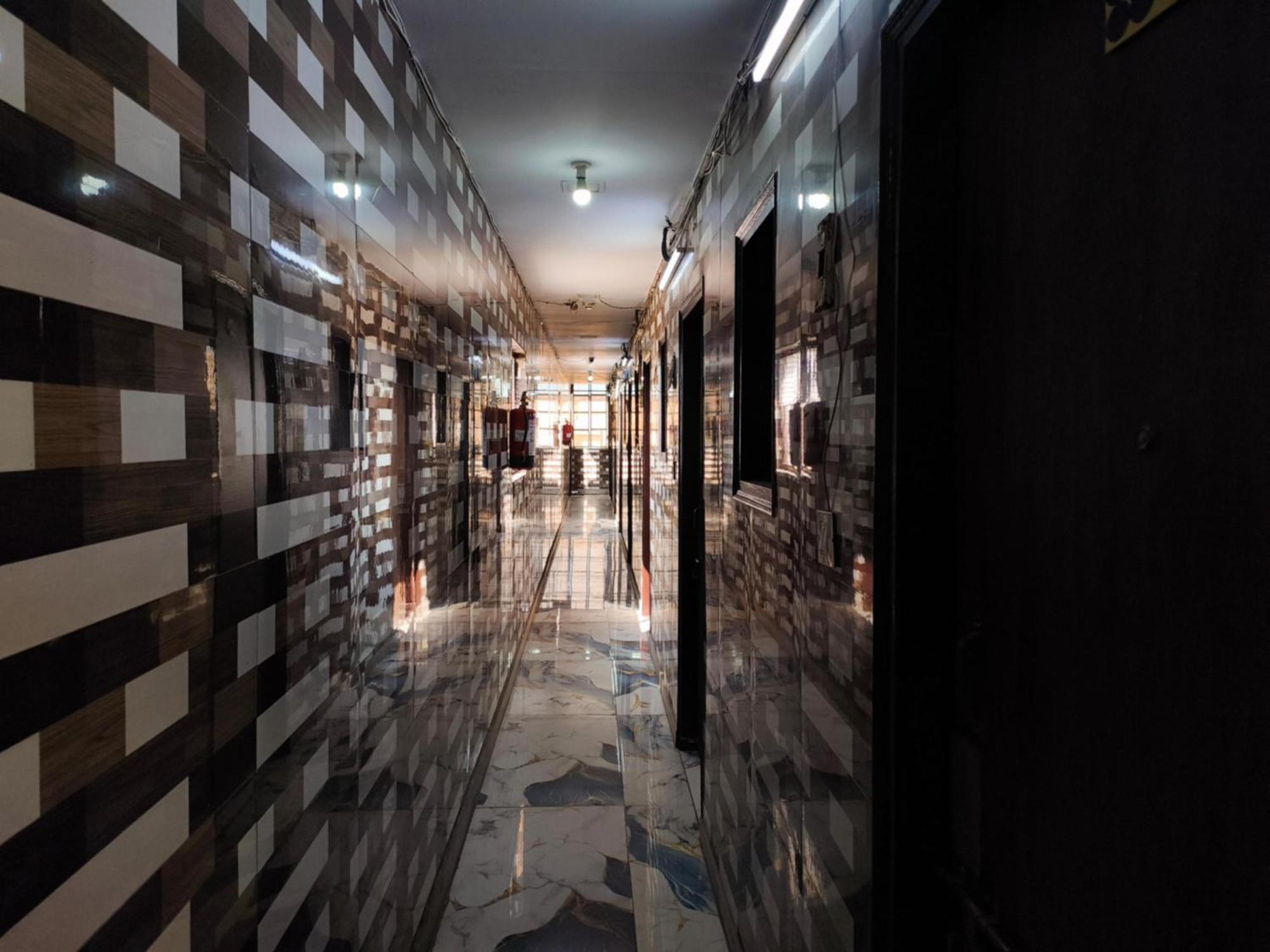 Hotel Metro Park Нью-Дели Экстерьер фото
